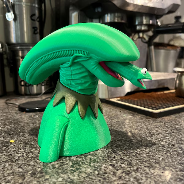 Xenokermit Bust: Alien Xenomorph Kermit Mashup