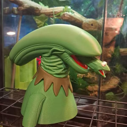 Xenokermit Bust: Alien Xenomorph Kermit Mashup