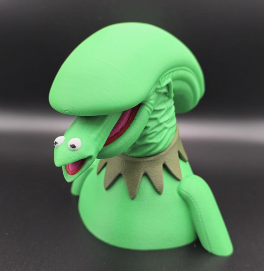 Xenokermit Bust: Alien Xenomorph Kermit Mashup